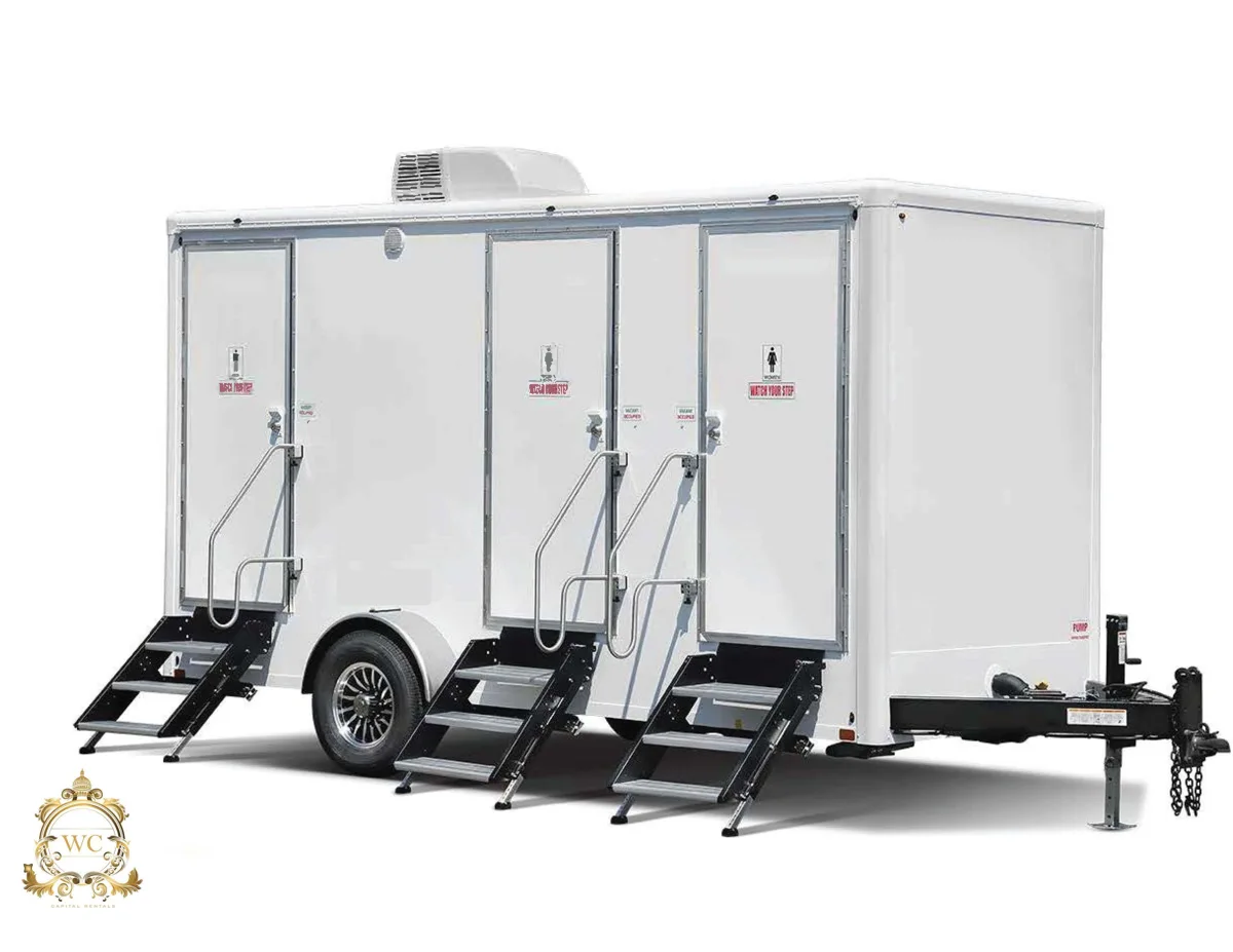 Three-station trailer: separate entrances and exterior steps.